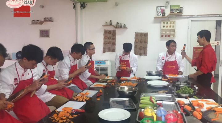 Làm đầu bếp chuyên nghiệp không khó với Ezcooking !