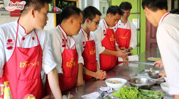 Cùng tham dự một buổi học nghề đầu bếp tại EZCOOKING